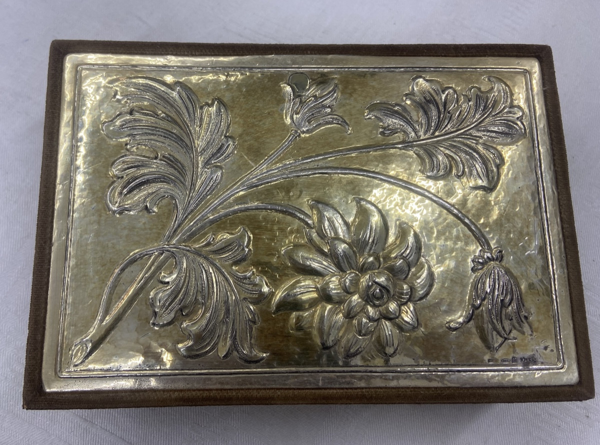 Embossed Silver And Velvet Box -photo-2
