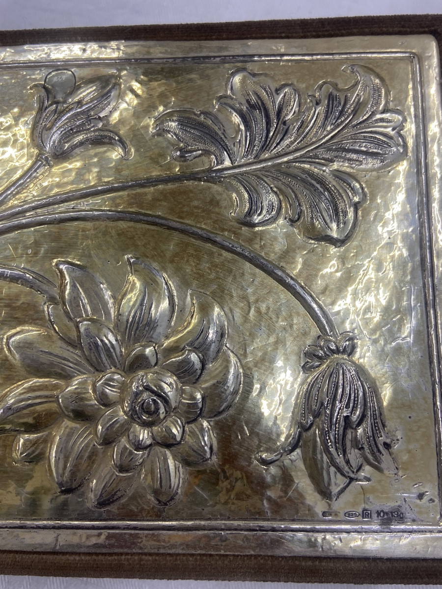 Embossed Silver And Velvet Box -photo-1