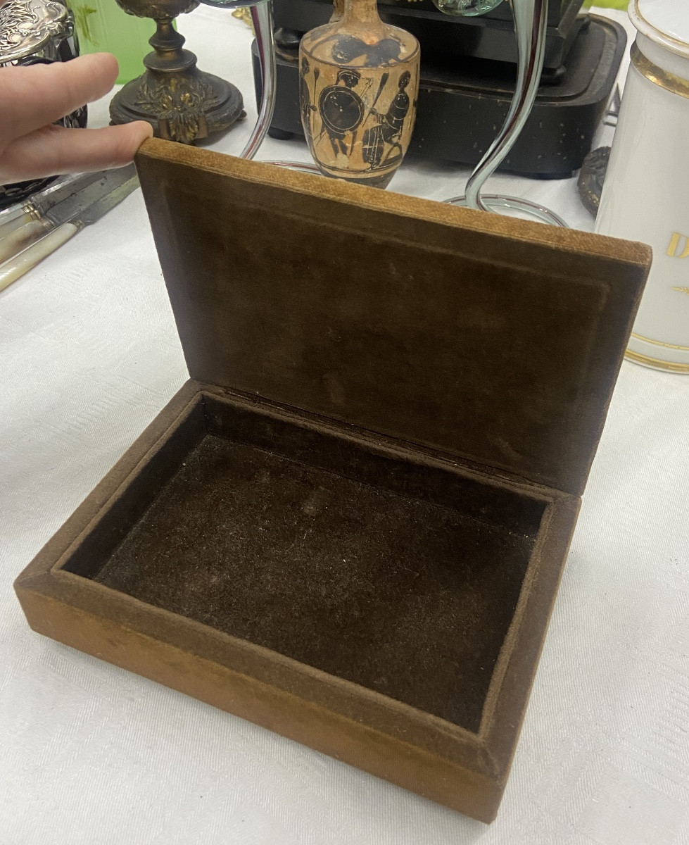 Embossed Silver And Velvet Box -photo-3