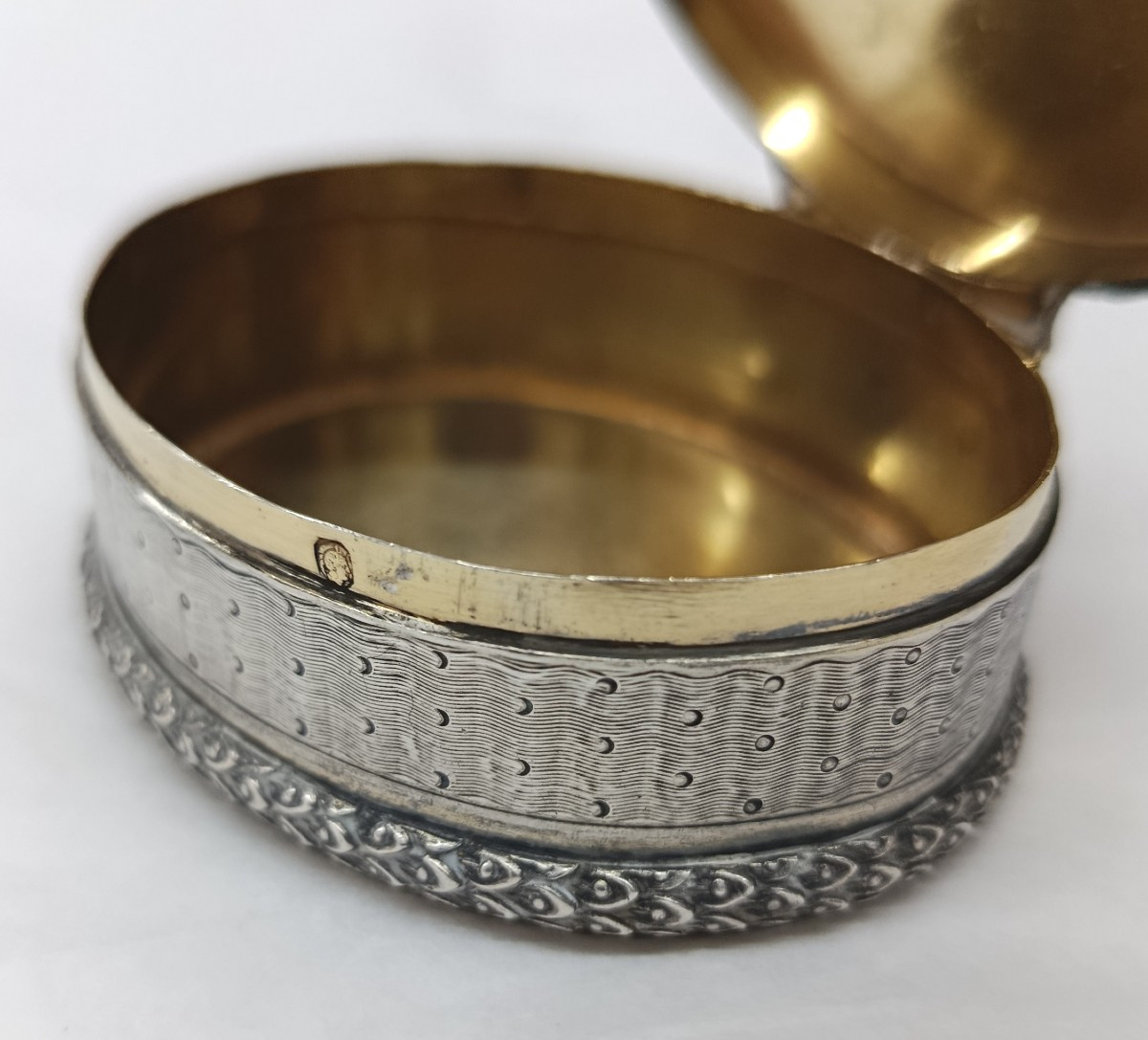 Elegant Oval Silver Box, 19th Century-photo-1