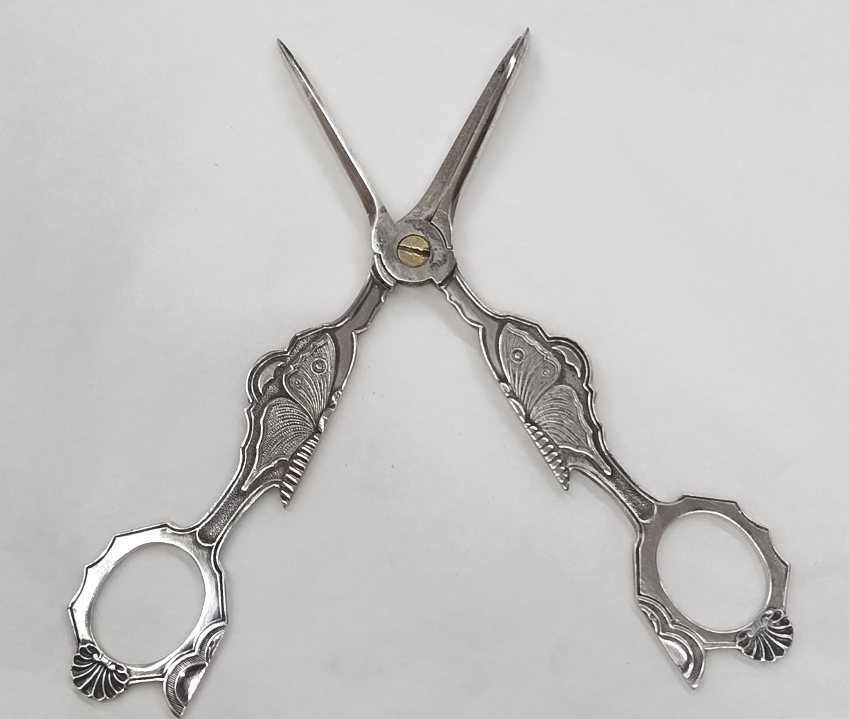 Pair Of Silver-plated Metal Scissors With Butterfly Decoration -photo-2