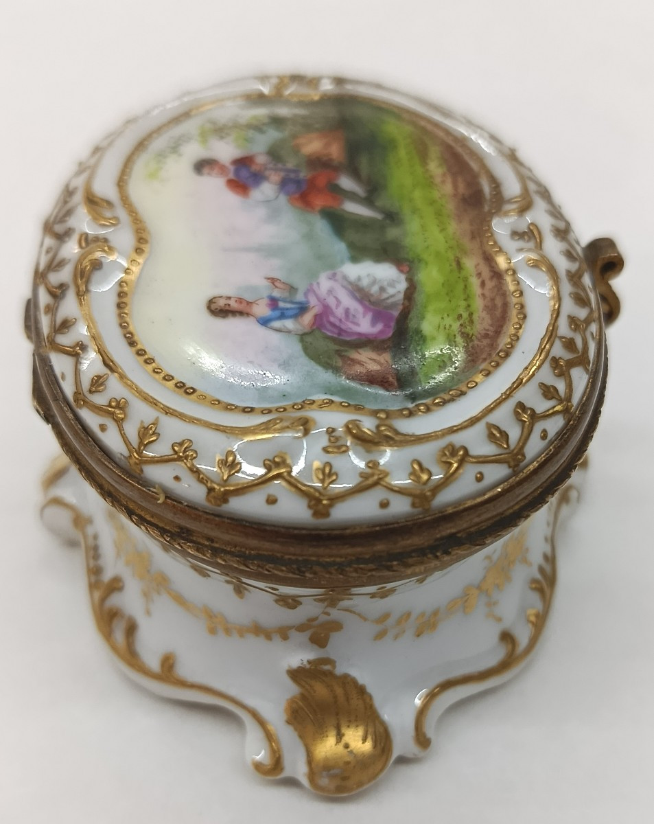 Porcelain Box Decorated With A Gallant Scene, 19th Century-photo-3