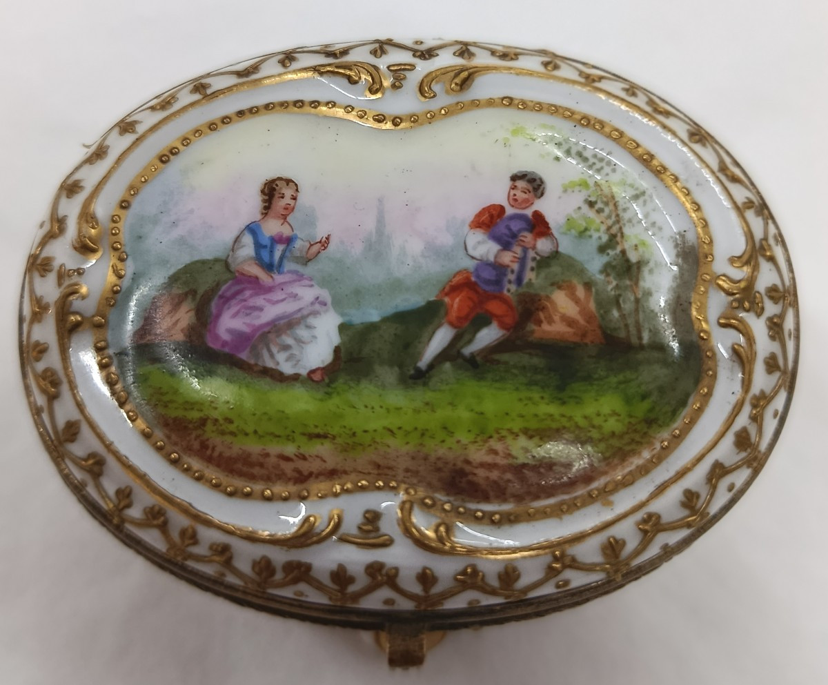Porcelain Box Decorated With A Gallant Scene, 19th Century