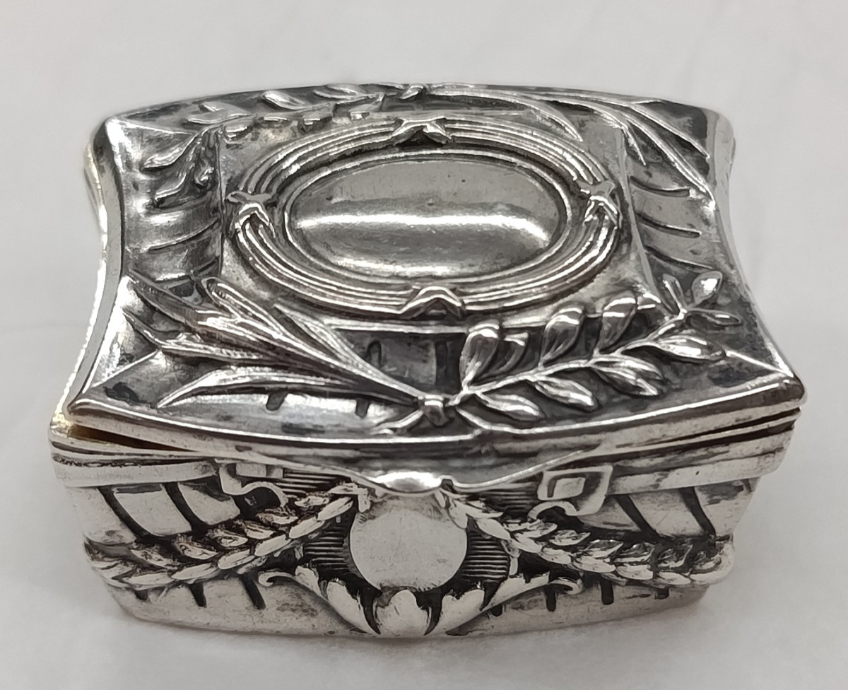 Boite à mouches " Petit coffre "en argent XIX