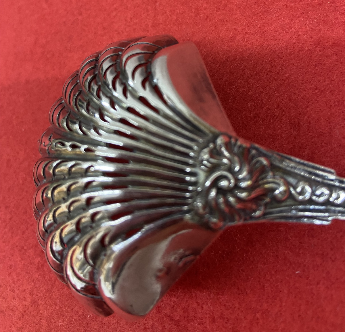 Silver Shaker With Minerva Hallmark-photo-3