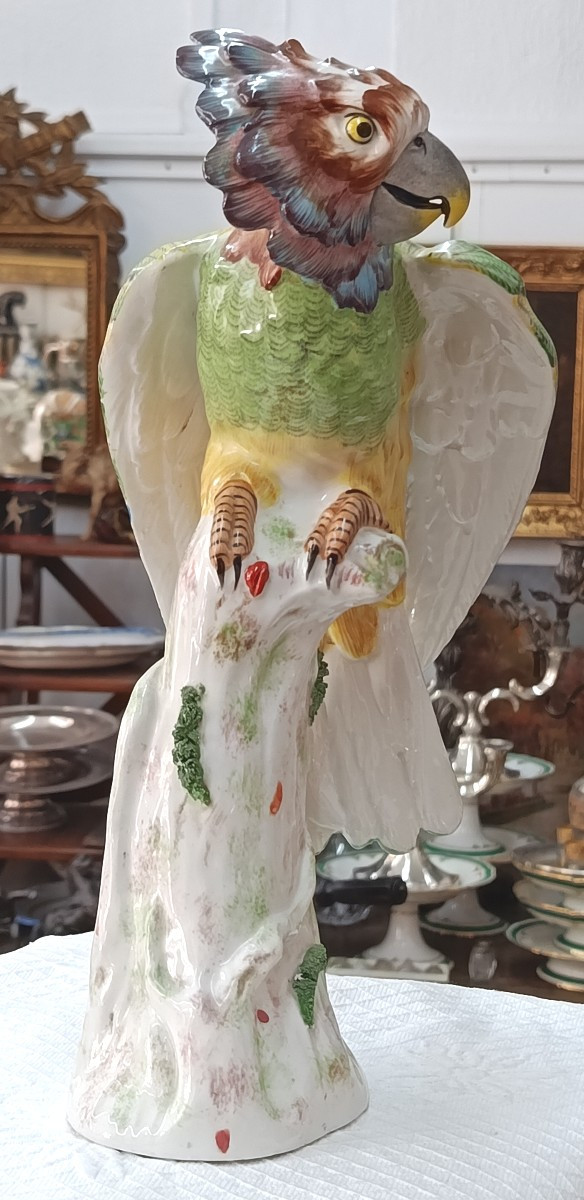 Crested Parrot In Paris Porcelain -photo-3