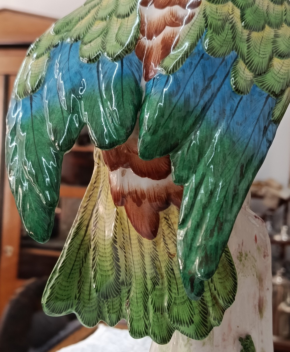 Crested Parrot In Paris Porcelain -photo-2
