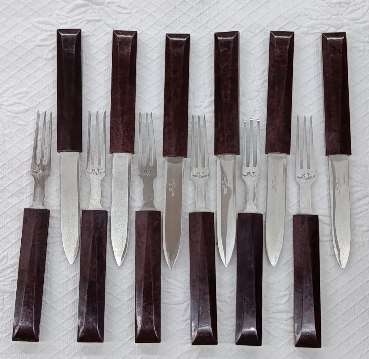 12 couverts de Voyage bakélite et acier