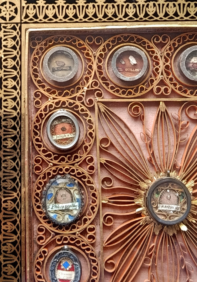 Tableau Reliquaires ,paperolles ,certificats XVIII-photo-3