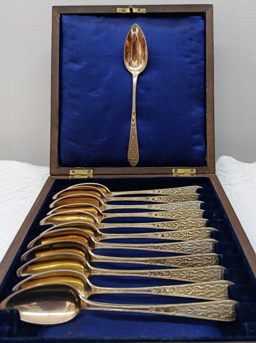 12 petites cuillères en Argent vermeillé XIX poinçon.Vieillard