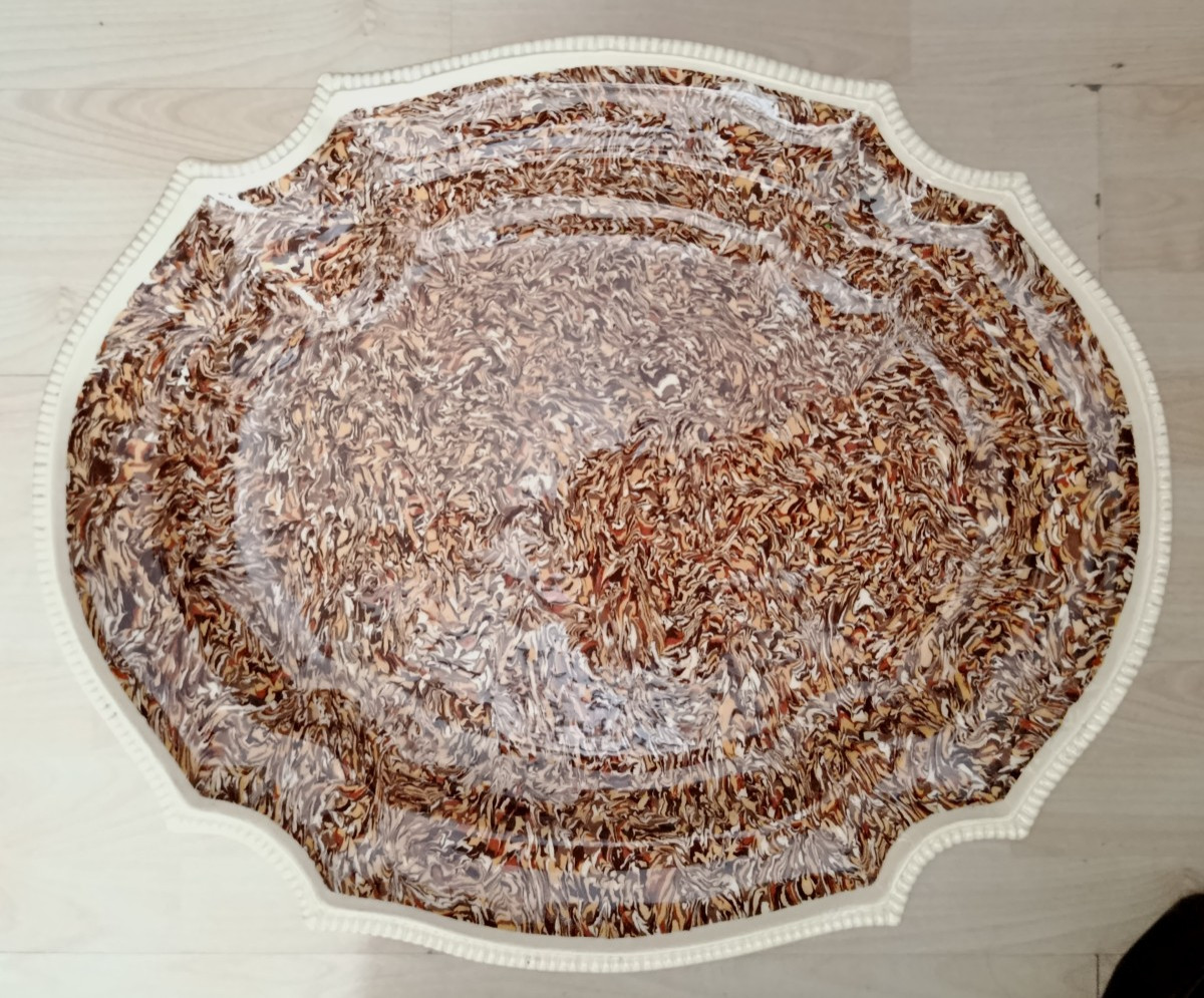 Plat en faience japé d 'Apt