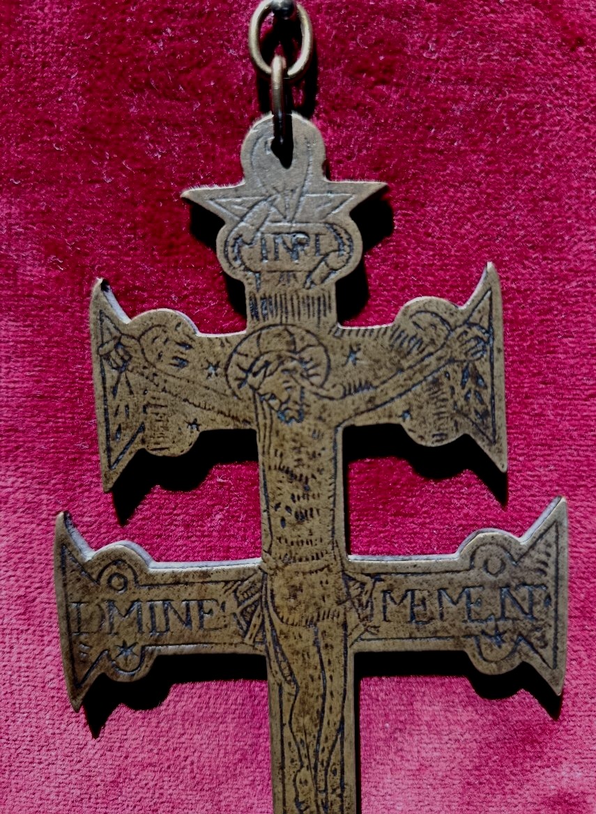 Croix de Pèlerin ou Croix de Caravaca en bronze 17 ème ?-photo-2