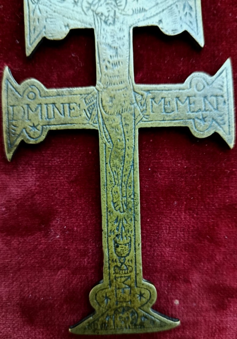 Croix de Pèlerin ou Croix de Caravaca en bronze 17 ème ?-photo-3