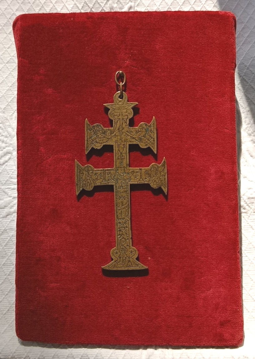 Croix de Pèlerin ou Croix de Caravaca en bronze 17 ème ?-photo-4