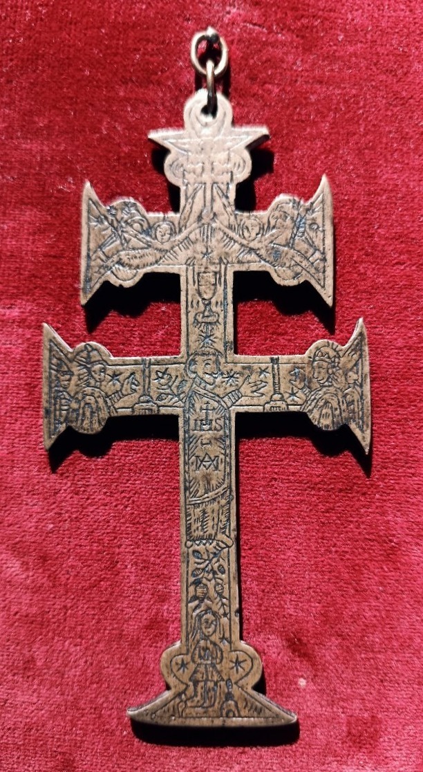 Croix de Pèlerin ou Croix de Caravaca en bronze 17 ème ?