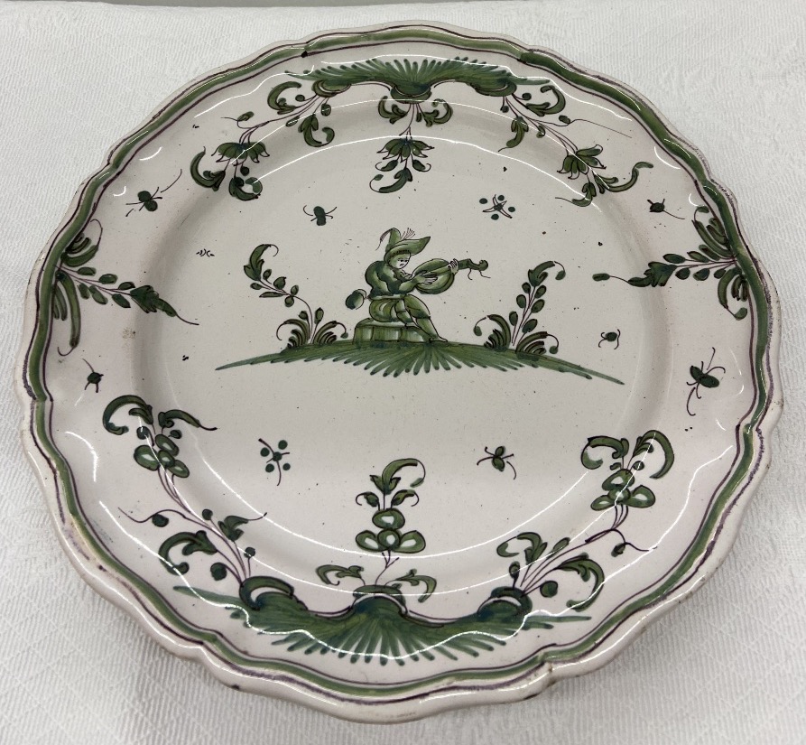 Assiette en faïence de Moustiers XVIII