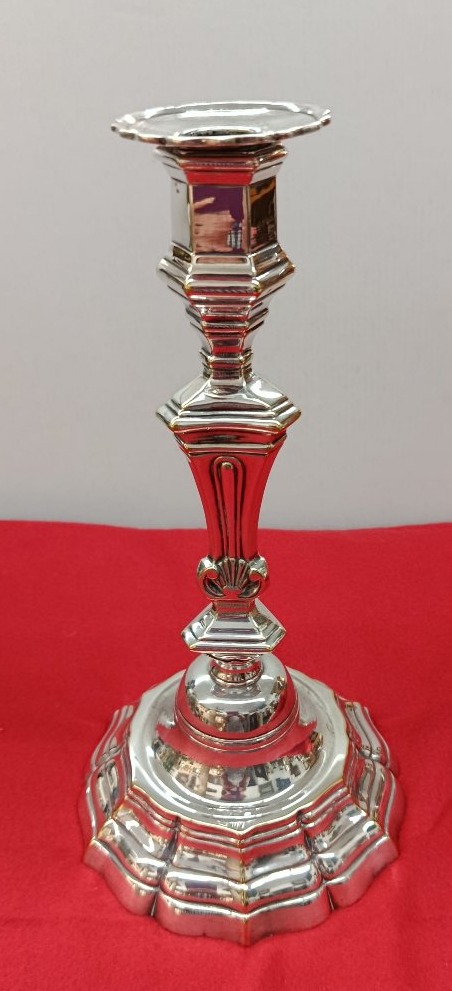 Bougeoir flambeau en bronze argenté de style régence 