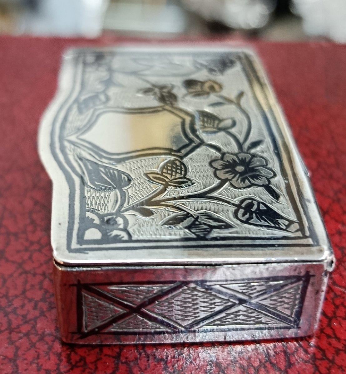 Tabatière en argent gravée de motifs floraux XIX-photo-2