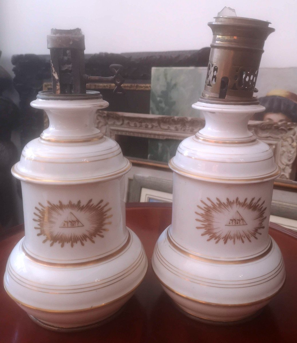 Pair Of White Oil And Gold Lamps With Nineteenth Masonic Decor-photo-4