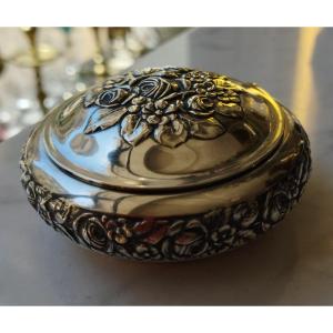 Round Box With Floral Decoration In 800 Silver