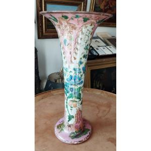 Vase en verre soufflé décoré de  papiers collés chromolithographiés peints  XIX