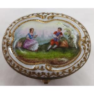 Porcelain Box Decorated With A Gallant Scene, 19th Century