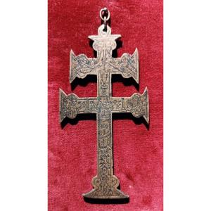 Croix de Pèlerin ou Croix de Caravaca en bronze 17 ème ?
