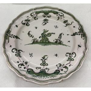 Assiette en faïence de Moustiers XVIII
