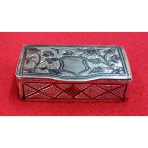 Tabatière en argent gravée de motifs floraux XIX