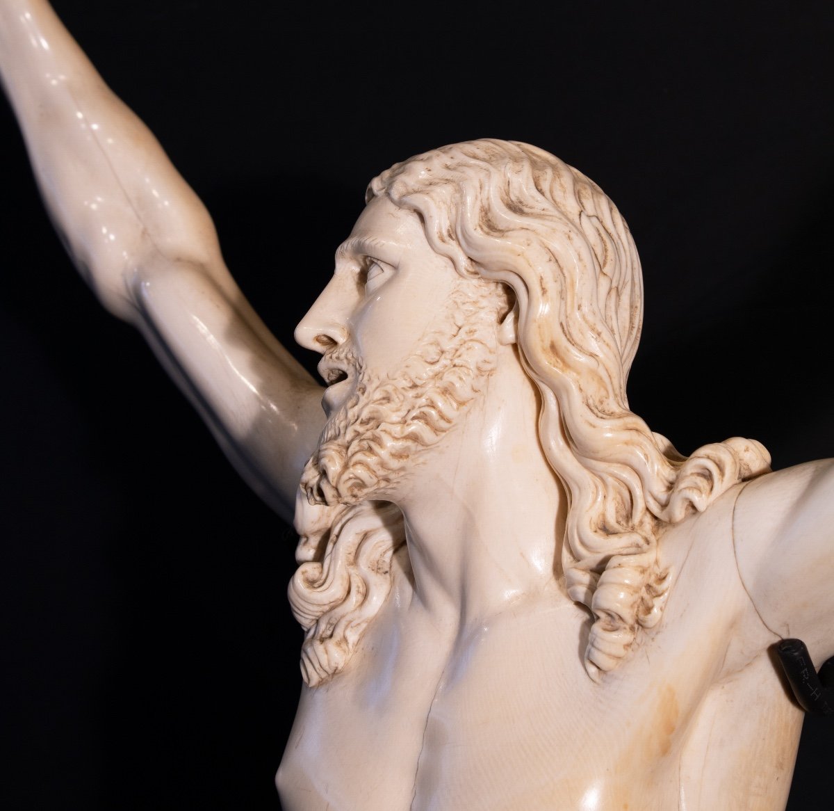 Grand et Exceptionnel Christ « Vivo » en Ivoire Sculpté.-photo-2