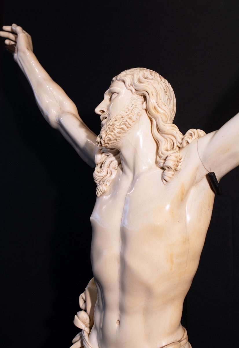 Grand et Exceptionnel Christ « Vivo » en Ivoire Sculpté.-photo-3