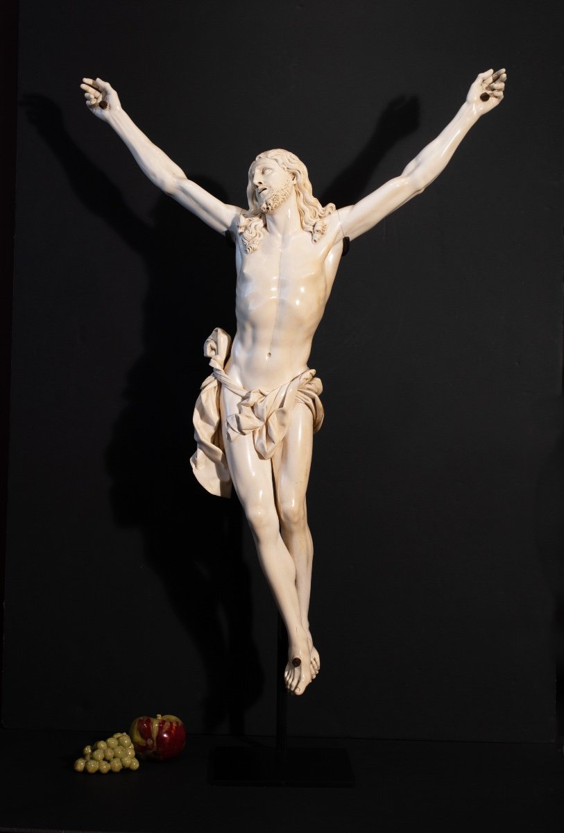 Grand et Exceptionnel Christ « Vivo » en Ivoire Sculpté.