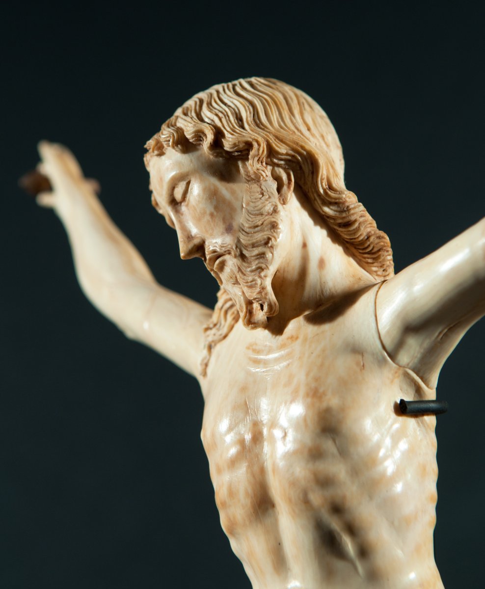 Large Christ In Ivory Carved. 17th Century -photo-2