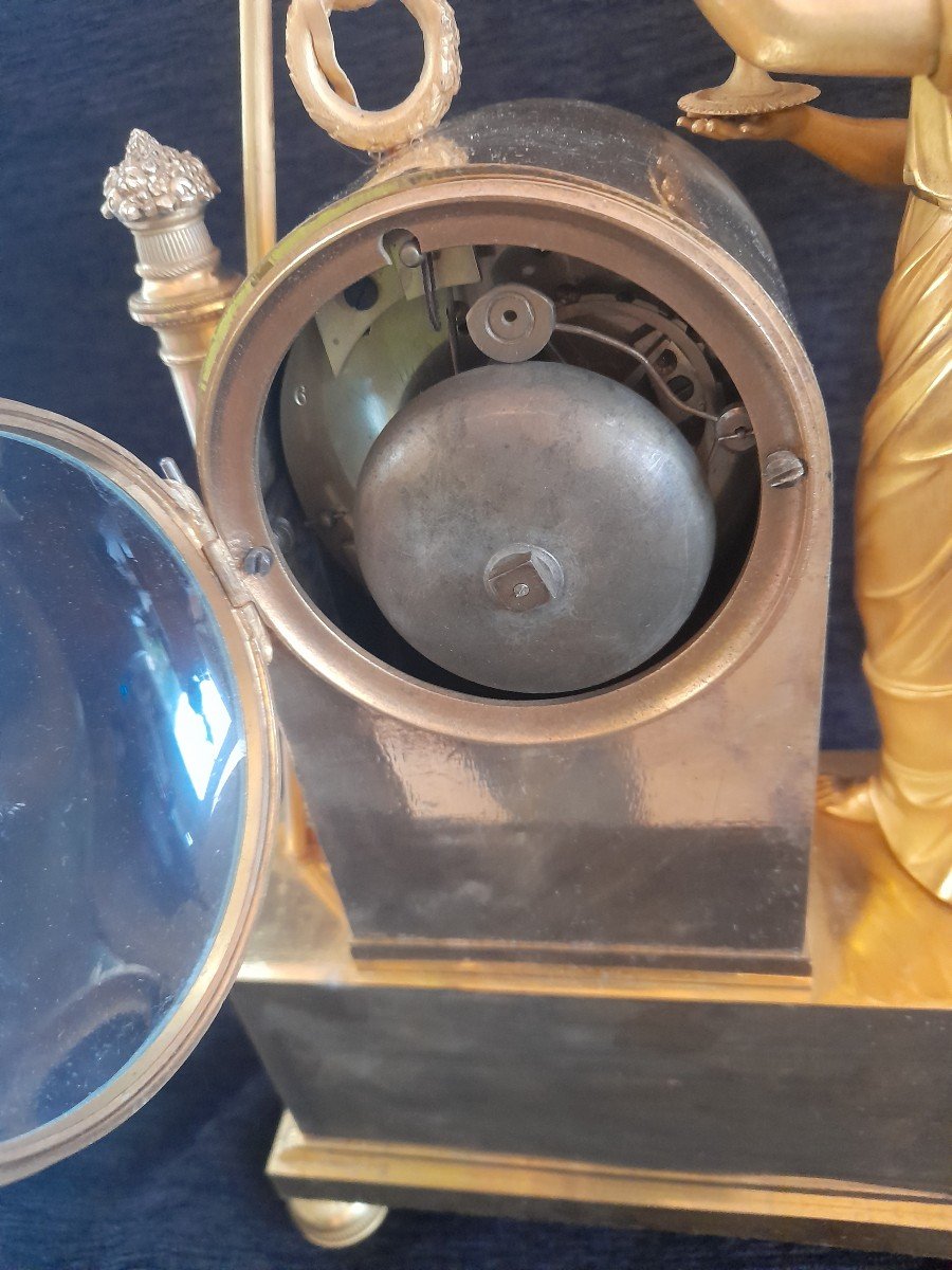 Pendule  Bronze Doré Hébe  servant  l' ambroisie  époque Restauration  début  XIXe -photo-1
