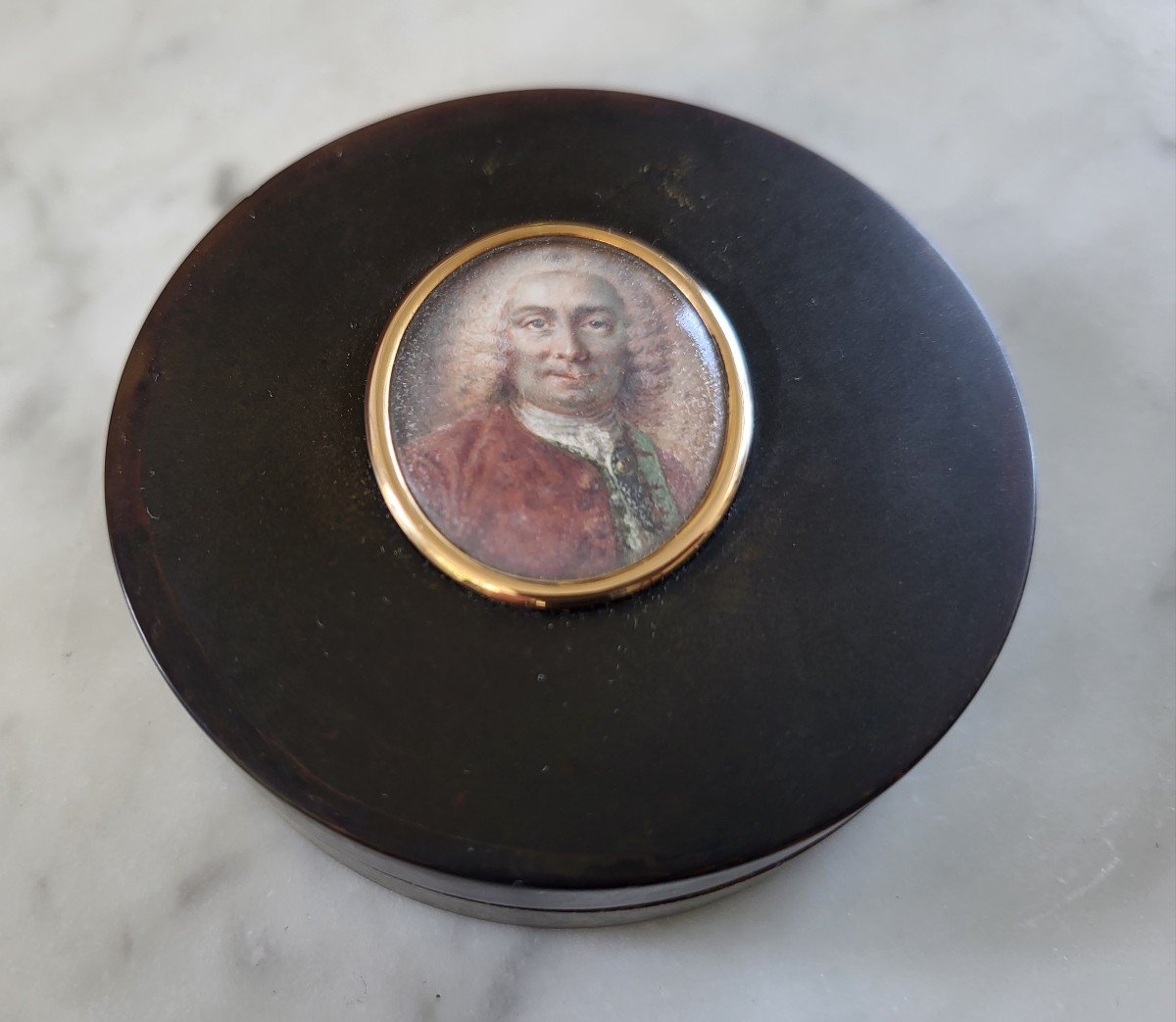 Brown Tortoiseshell Box Miniature Gentleman 18th Century