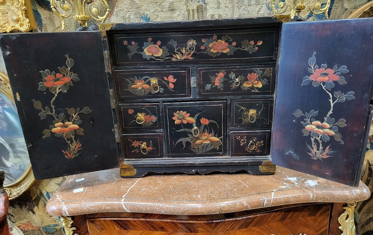 Small Chinese Lacquer Cabinet 19th Century -photo-2