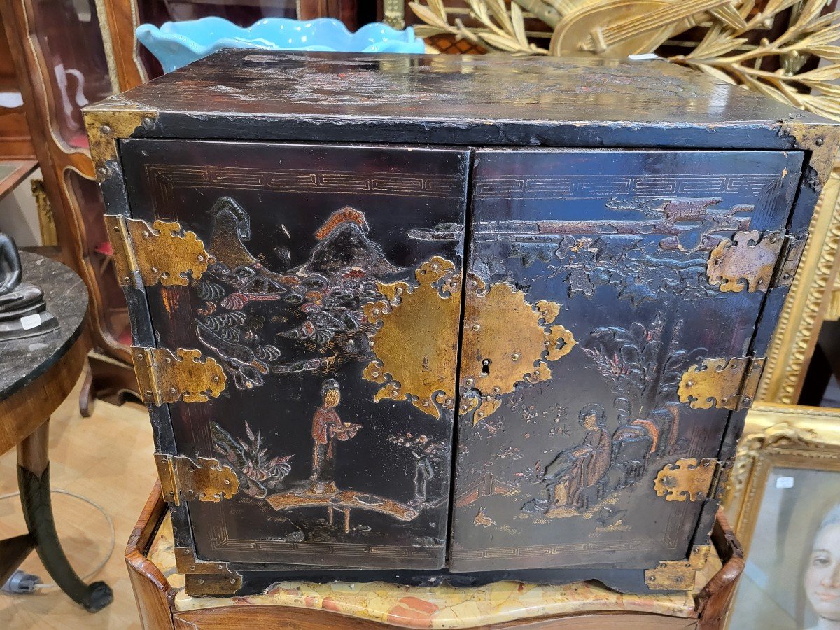 Small Chinese Lacquer Cabinet 19th Century -photo-3