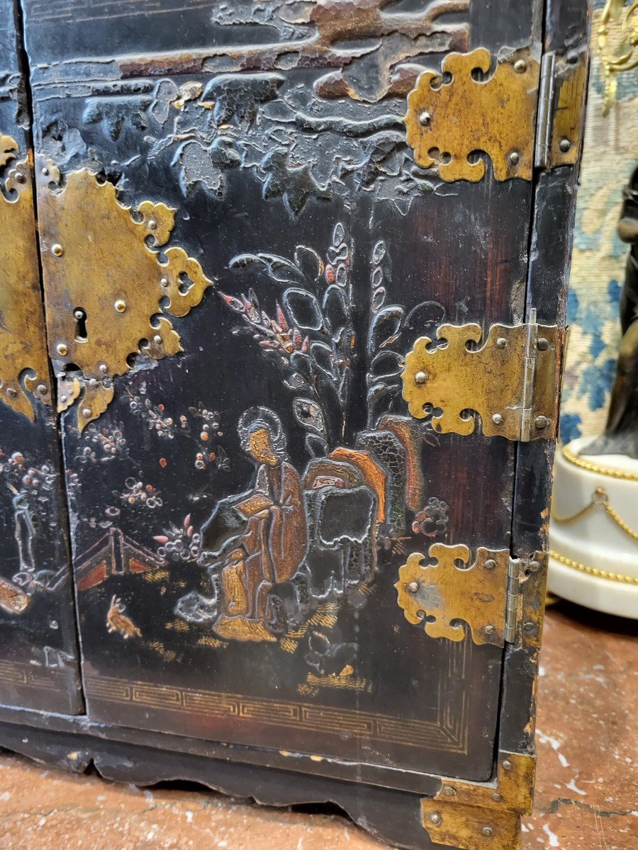 Small Chinese Lacquer Cabinet 19th Century -photo-3