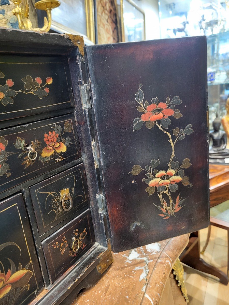Small Chinese Lacquer Cabinet 19th Century -photo-5