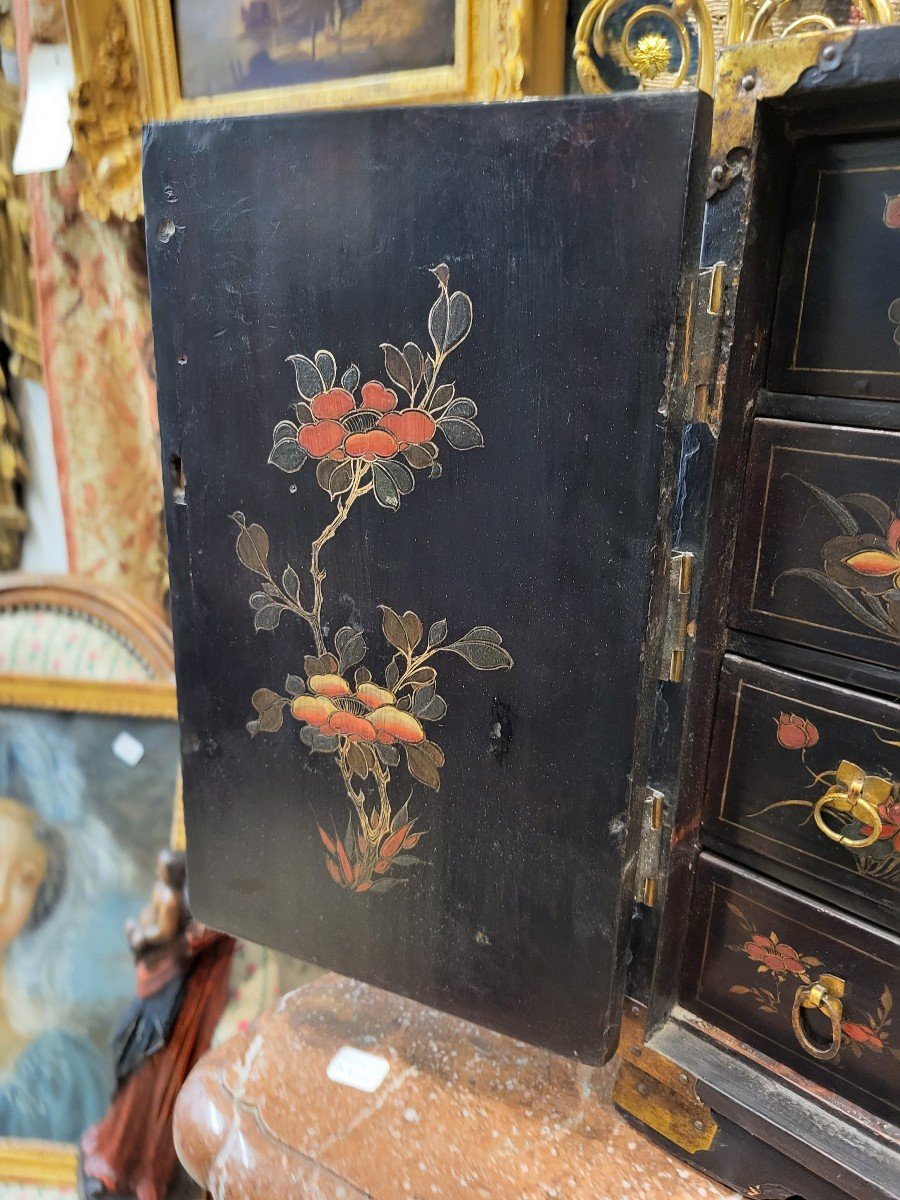Small Chinese Lacquer Cabinet 19th Century -photo-6