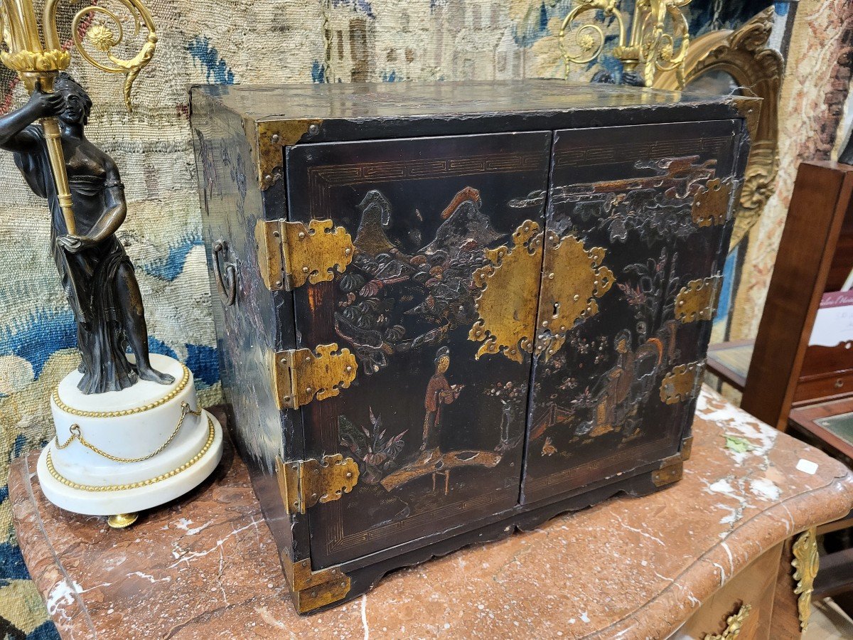 Small Chinese Lacquer Cabinet 19th Century -photo-7