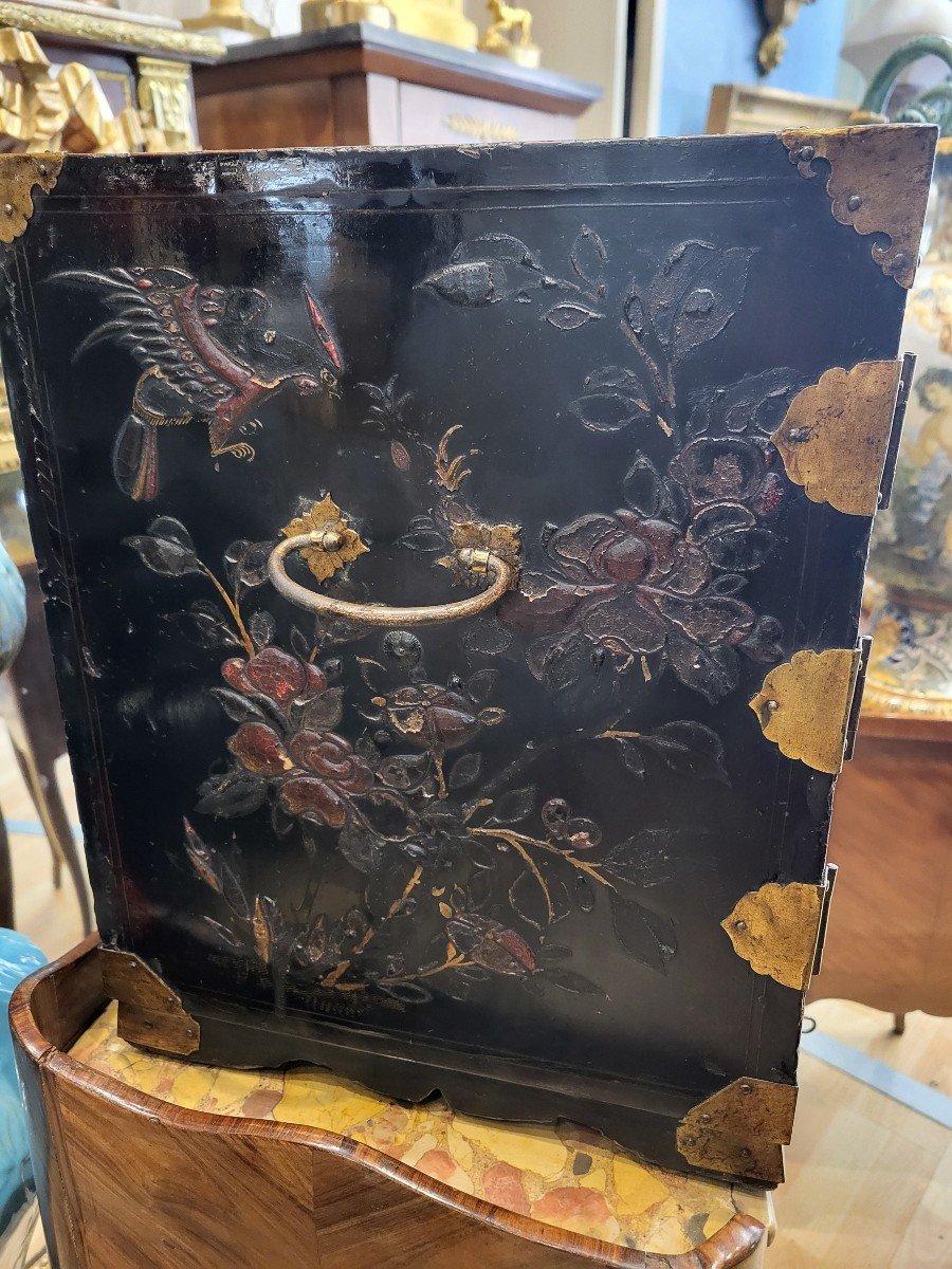 Small Chinese Lacquer Cabinet 19th Century -photo-1