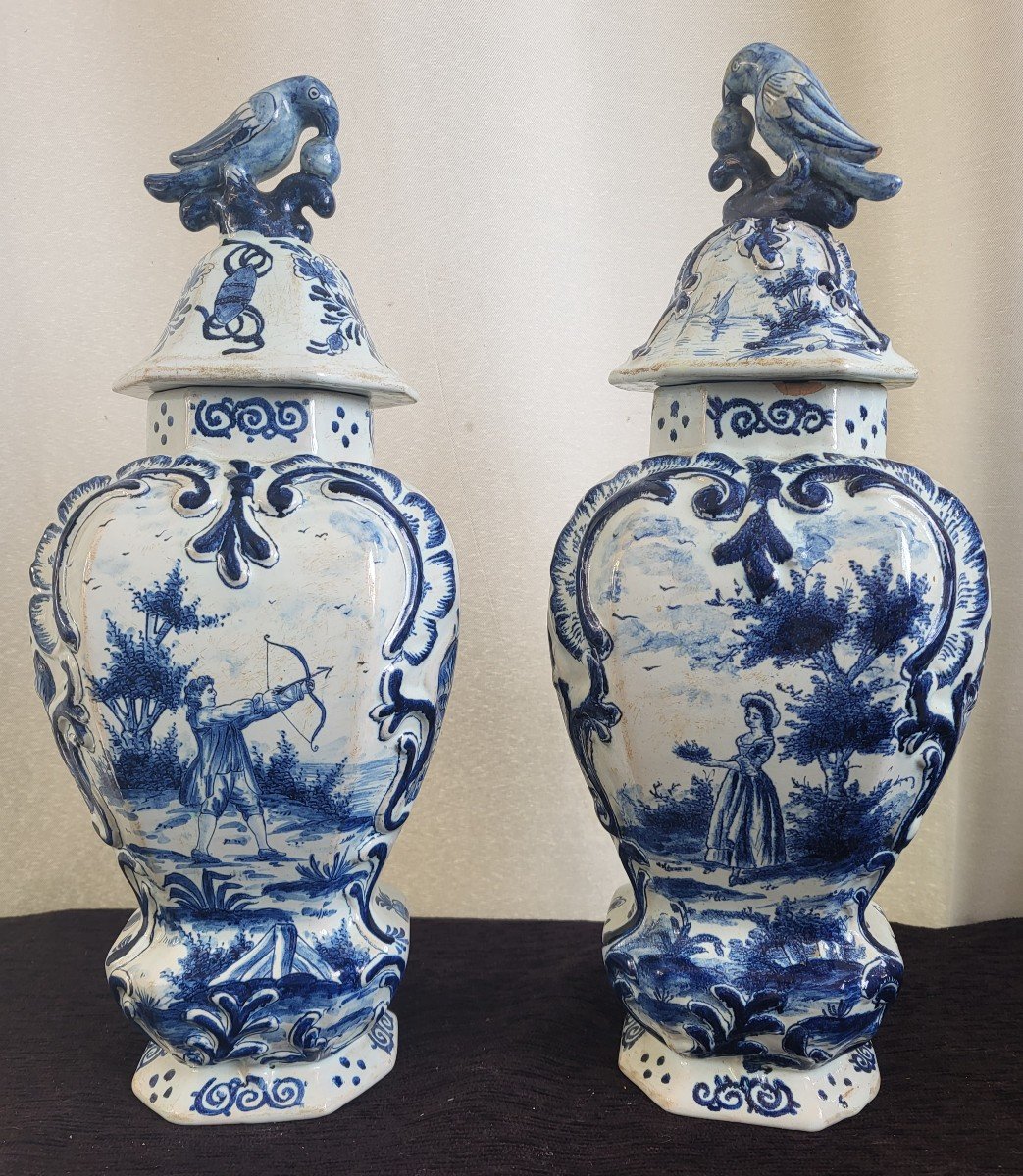Paire De Vases Couverts Delft époque  fin XVIII e40cm