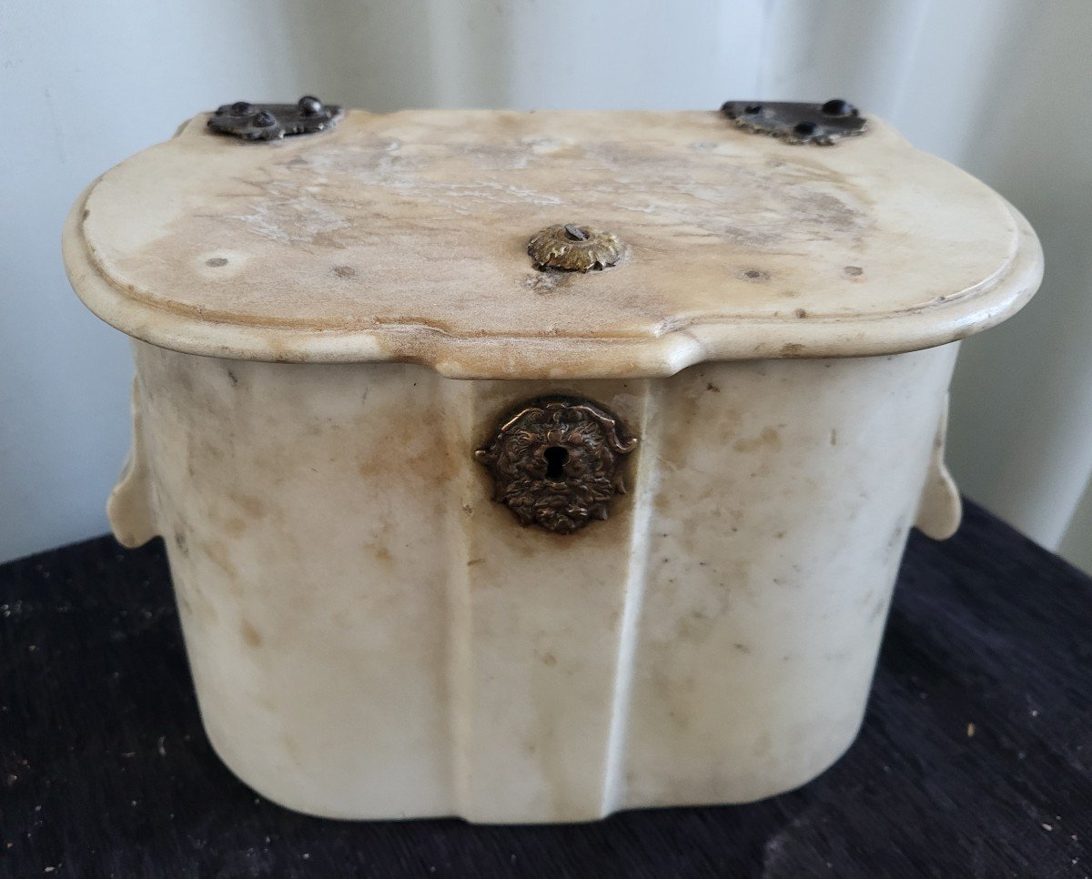 Viscera Box Complete With Its Interior, Early 18th Century 
