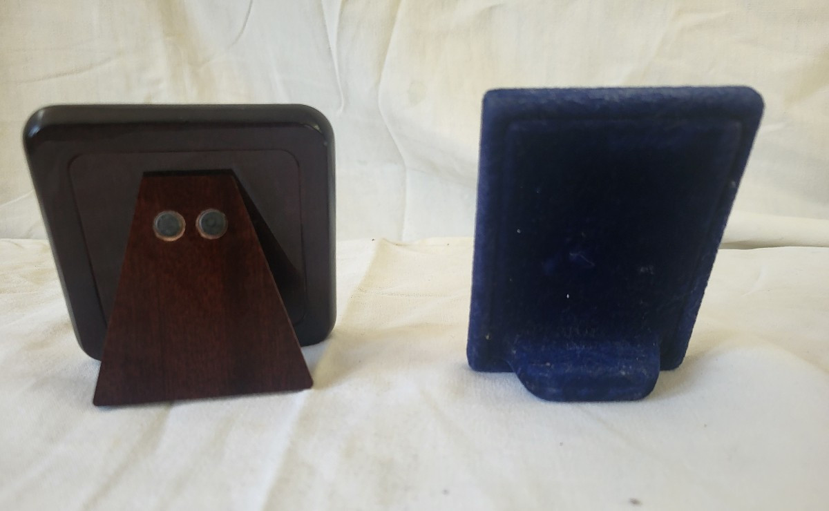 Two Small Silver Gilt Easel Frames -photo-2