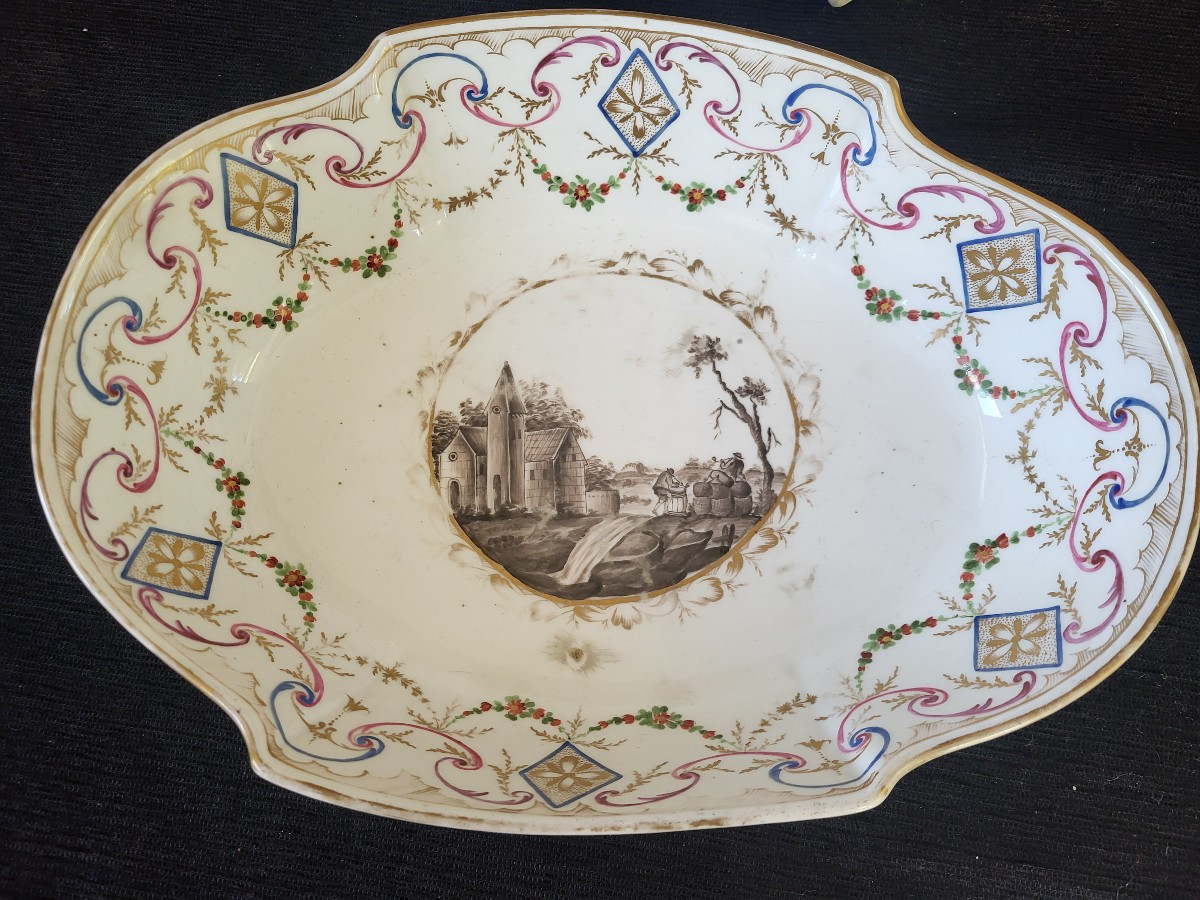 Paris Porcelain Toilet Service, Louis XVI Period, 18th Century -photo-2