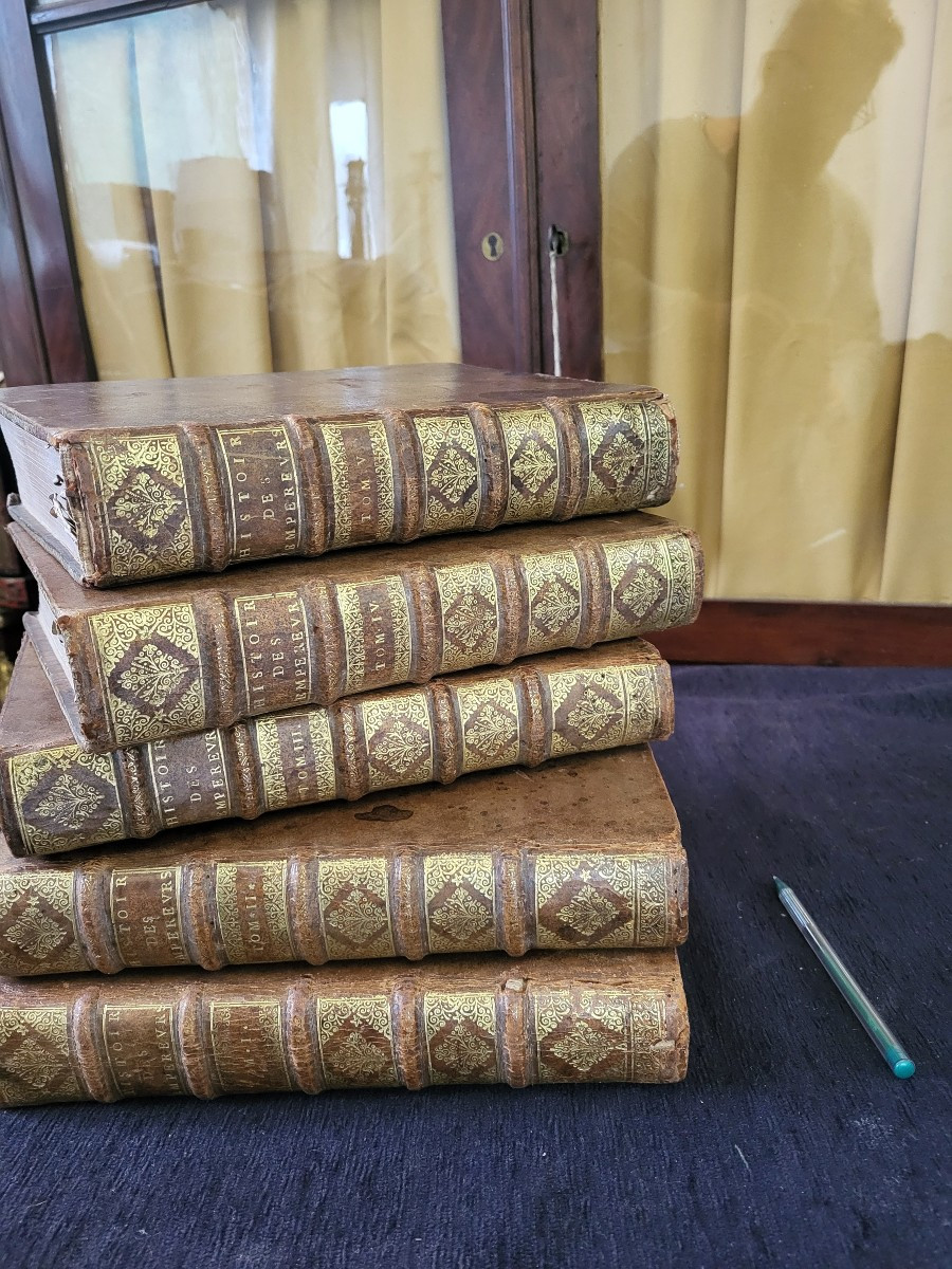 ensemble  de 5 volumes Histoire des Empereurs 1700-photo-1