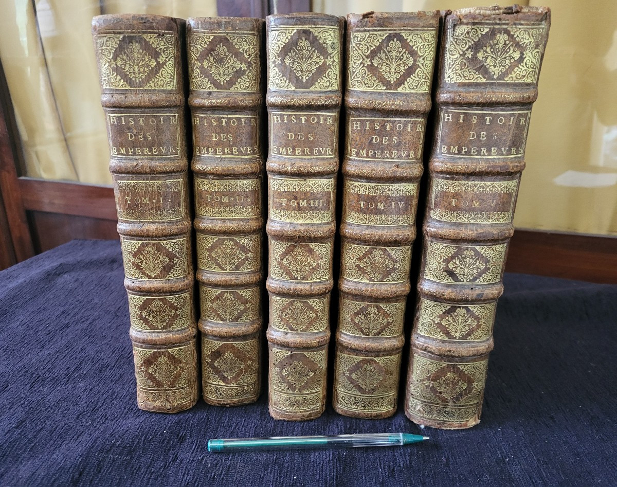 ensemble  de 5 volumes Histoire des Empereurs 1700