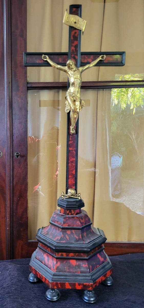 Grand crucifix bronze doré écaille et ébène fin XVIII e 