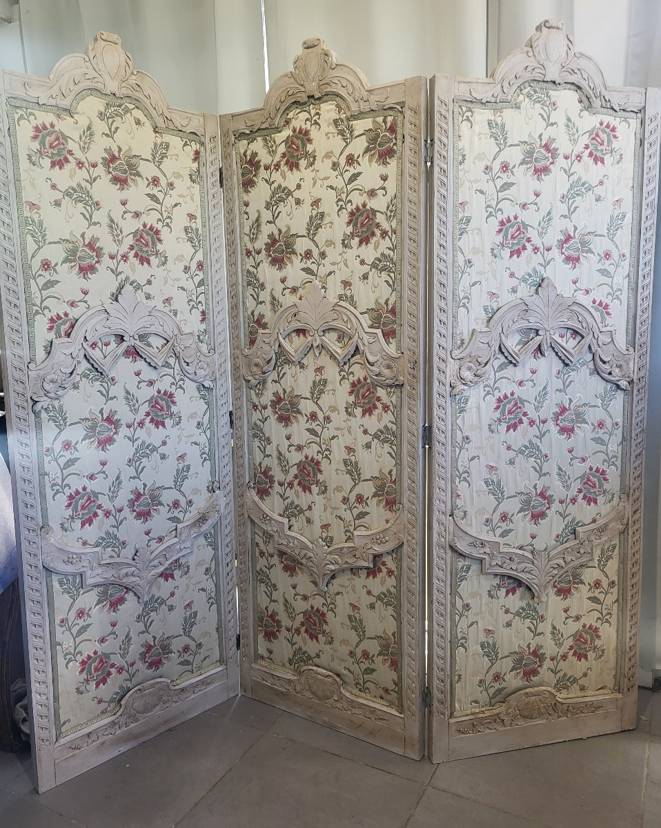 Paravent  bois laqué double face Cuir et soie époque XIXe siècle 